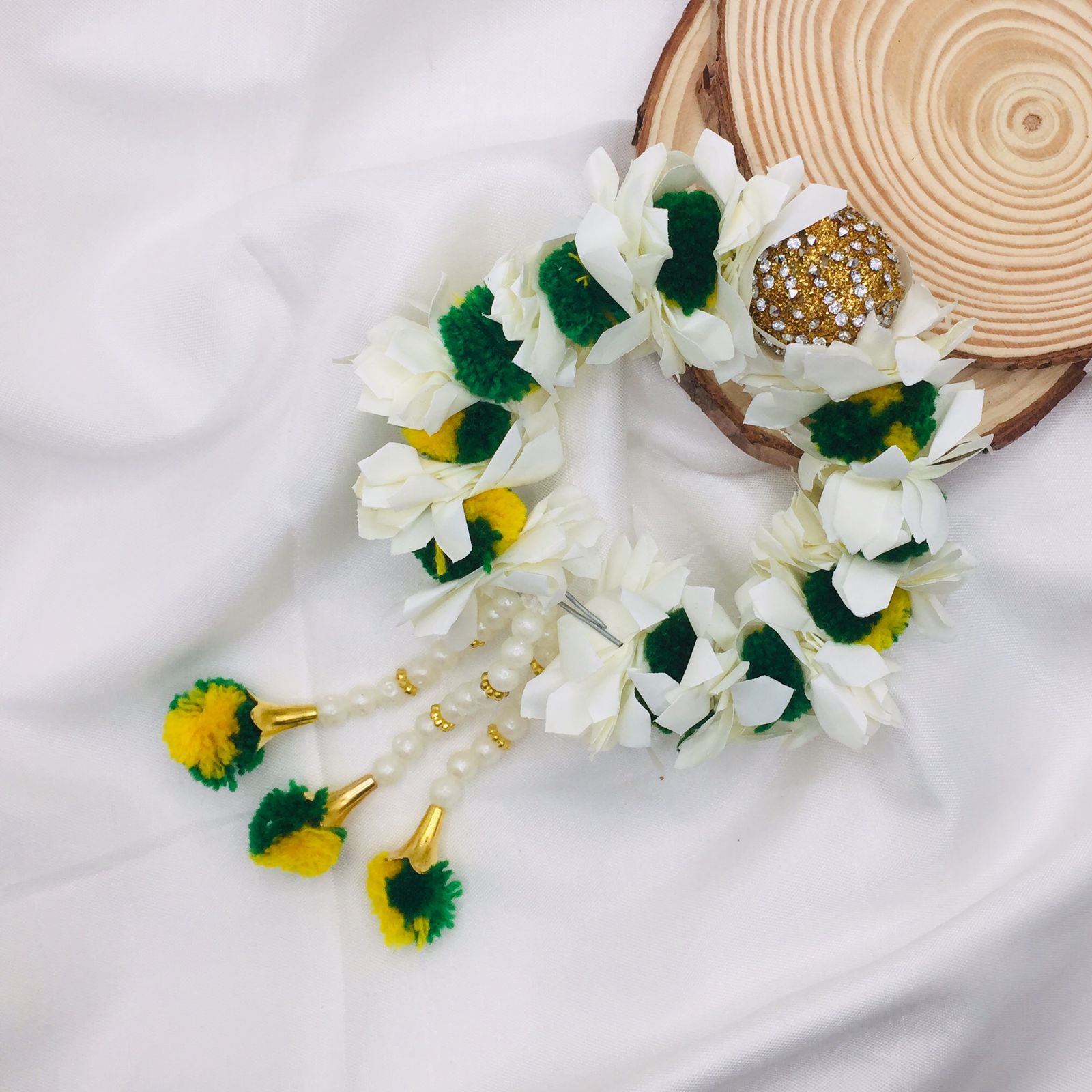 1 Pcs Traditional Artificial Flower Gajra Bangles(Emrald colour), Under One Dollar