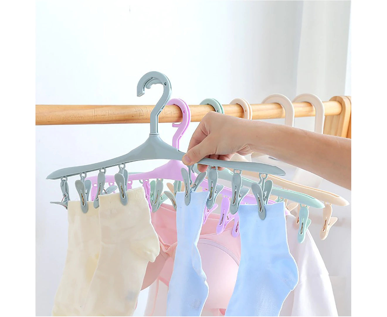 8 Clips Multifunctional Antiskid Space Saving Clothes Hanger