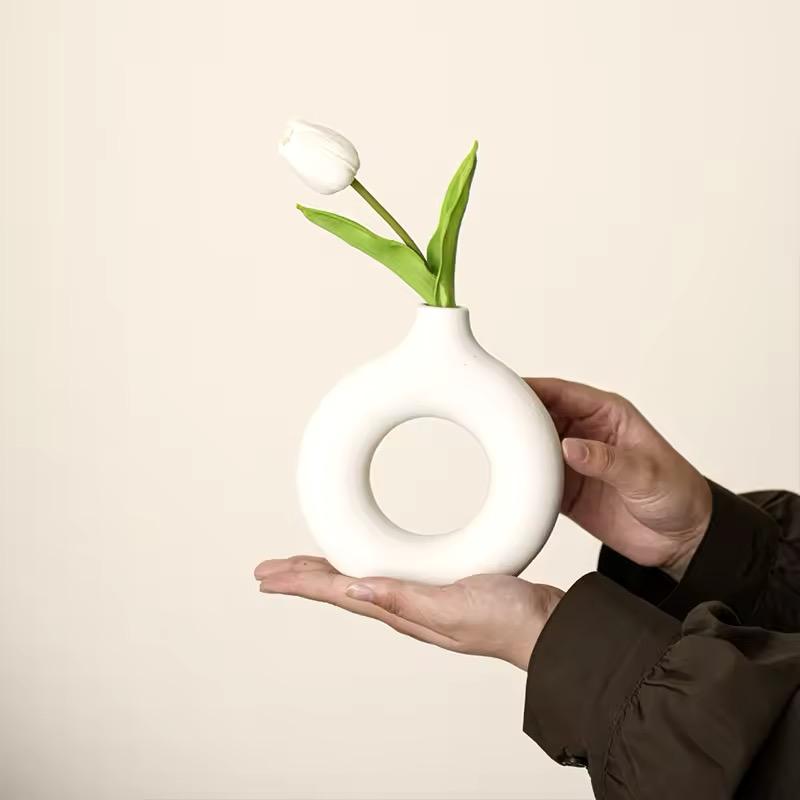 Glazed Ceramic Donut Vase – Stylish White Decorative Flower Holder for Living Room