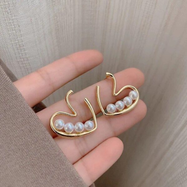 Pearl Design Love Heart Shaped Stylish Earrings