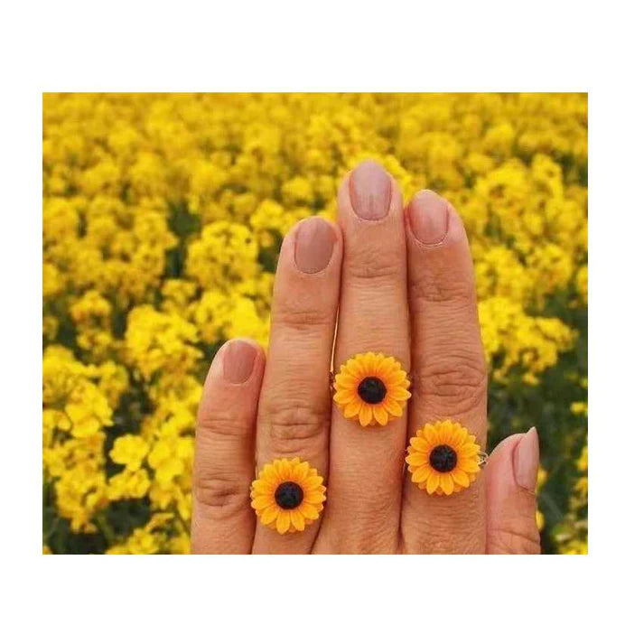 Classy Sunflower Ring: Exquisite Alloy Design