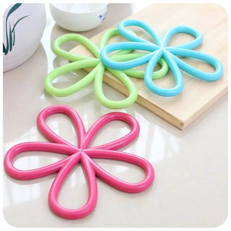 1pcs Multi color Silicone Flower Shape Heat-Proof Mat Anti-Slip Pot Holder